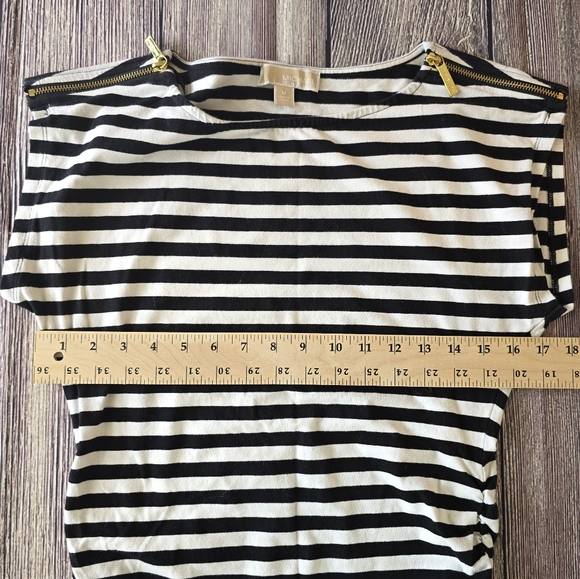 MICHAEL Michael Kors Striped Zipper Sleeve Top - Picture 7 of 8